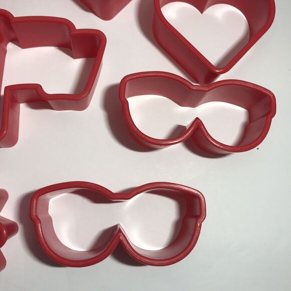 Cookie Cutters Sandwich Makers Art Molds Playdoh Plastic Red Set of 12 Shapes - Picture 6 of 7